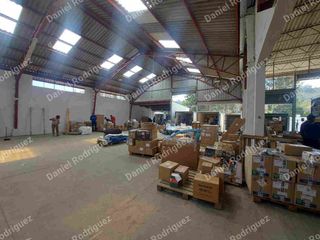 Foto 5 de BODEGAS DE ALQUILER EN CUENCA SECTOR MONAY SHOPPING, AVE GONZALES SUAREZ, MUELLE, PATIO DE MANIOBRAS