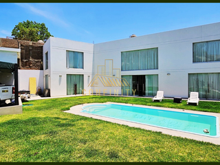 Foto 2 de SE VENDE CASA DE 2 PISOS Y AZOTEA DE 586M2 EN RESIDENCIAL LA ANGOSTURA – ICA