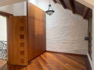 Foto 9 de Se Vende / Casa Esquinera/ en Urbanizacion Privada con piscina/Conocoto