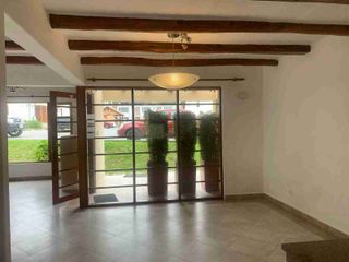 Foto 6 de Se Vende / Casa Esquinera/ en Urbanizacion Privada con piscina/Conocoto