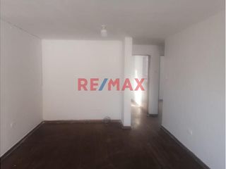 Foto 3 de ¡Oportunidad! Vendo Casa Como Terreno En Los Olivos. Ideal Para Invertir