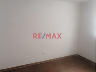 Foto 2 de ¡Oportunidad! Vendo Casa Como Terreno En Los Olivos. Ideal Para Invertir