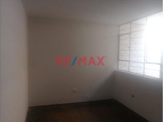 Foto 11 de ¡Oportunidad! Vendo Casa Como Terreno En Los Olivos. Ideal Para Invertir