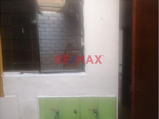 Foto 1 de ¡Oportunidad! Vendo Casa Como Terreno En Los Olivos. Ideal Para Invertir