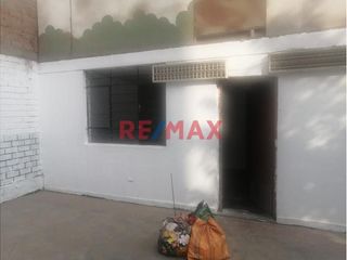 Foto 8 de ¡Oportunidad! Vendo Casa Como Terreno En Los Olivos. Ideal Para Invertir