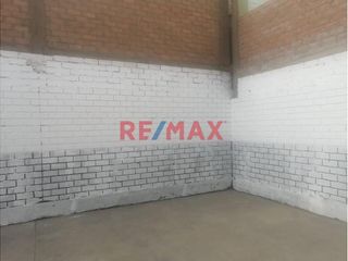 Foto 4 de ¡Oportunidad! Vendo Casa Como Terreno En Los Olivos. Ideal Para Invertir