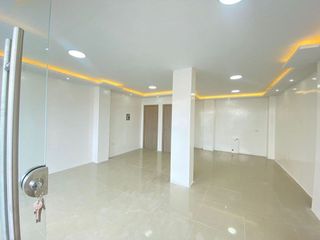 Foto 3 de Local comercial de alquiler en manta zona sur fa