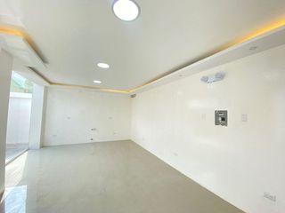 Foto 1 de Local comercial de alquiler en manta zona sur fa