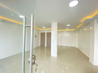 Foto 4 de Local comercial de alquiler en manta zona sur fa