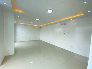 Foto 5 de Local comercial de alquiler en manta zona sur fa