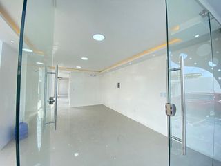 Foto 8 de Local comercial de alquiler en manta zona sur fa