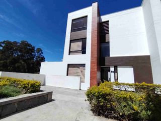 Foto 1 de Vendo casa esquinera en Capelo Valle de los Chillos