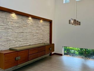 Foto 5 de CASA DE 4 HABITACIONES CON JARDIN -EN RENTA- TUMBACO 520M2