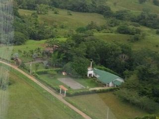 Foto 2 de Oportunidad: Preciosa Casa Finca en zona de alta valorización.
