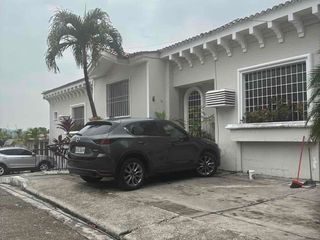 Foto 1 de Departamento Penthouse de 3 Dormitorios + Cuarto de servicio en Ciudadela Privada Los Senderos (Ceibos)