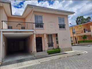 Foto 1 de SE RENTA CASA DENTRO DE URBANIZACIÓN SECTOR CHILLO JIJON - CONOCOTO