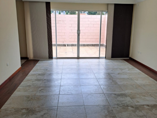 Foto 2 de SE RENTA CASA DENTRO DE URBANIZACIÓN SECTOR CHILLO JIJON - CONOCOTO