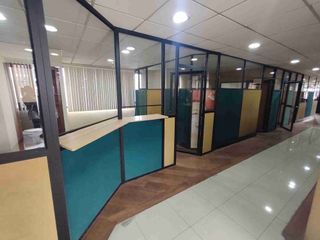 Foto 1 de Rento Excelente Oficina con Divisiones Ideal para Cualquier Empresa o Negocio en la Colón