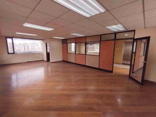 Foto 4 de Rento Excelente Oficina con Divisiones Ideal para Cualquier Empresa o Negocio en la Colón