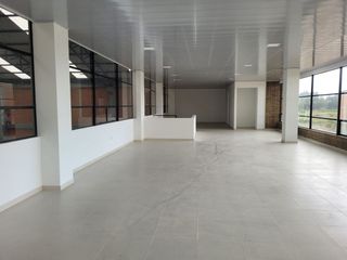 Foto 16 de Excelente bodega para renta ubicada en Madrid de 1.684 M2