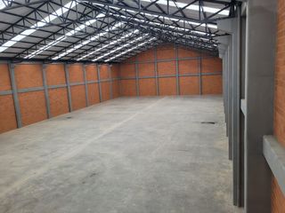Foto 8 de Excelente bodega para renta ubicada en Madrid de 1.684 M2