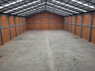 Foto 10 de Excelente bodega para renta ubicada en Madrid de 1.684 M2