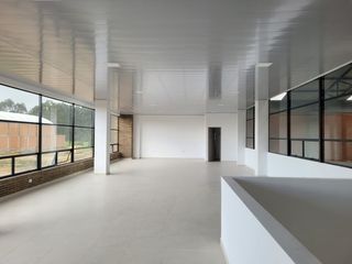 Foto 11 de Excelente bodega para renta ubicada en Madrid de 1.684 M2