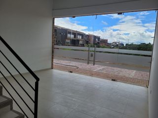 Foto 18 de Excelente bodega para renta ubicada en Madrid de 1.684 M2