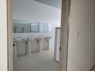 Foto 36 de Excelente bodega para renta ubicada en Madrid de 1.684 M2