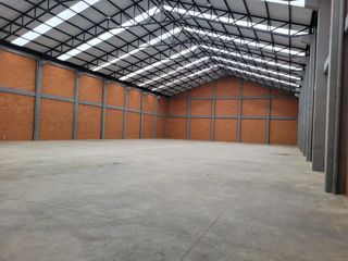 Foto 4 de Excelente bodega para renta ubicada en Madrid de 1.684 M2