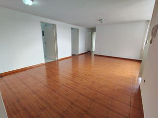 Foto 1 de Departamento en Quito Av. Amazonas y el Inca