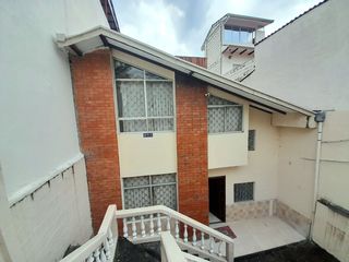 Foto 1 de EN VENTA, EN LA CIUDAD DE LOJA, DETRAS DEL SUPERMAXI, CASA CON PROYECCIÓN COMERCIAL DE 3 HABITACIONES