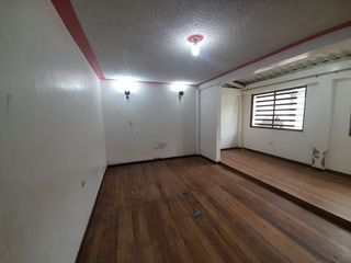 Foto 3 de EN VENTA, EN LA CIUDAD DE LOJA, DETRAS DEL SUPERMAXI, CASA CON PROYECCIÓN COMERCIAL DE 3 HABITACIONES