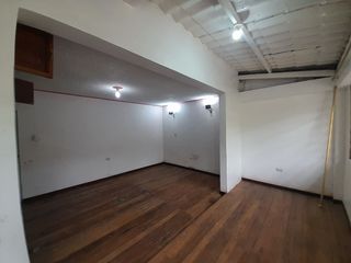 Foto 2 de EN VENTA, EN LA CIUDAD DE LOJA, DETRAS DEL SUPERMAXI, CASA CON PROYECCIÓN COMERCIAL DE 3 HABITACIONES