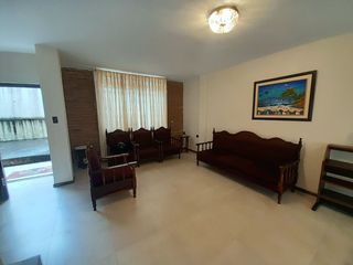 Foto 4 de EN VENTA, EN LA CIUDAD DE LOJA, DETRAS DEL SUPERMAXI, CASA CON PROYECCIÓN COMERCIAL DE 3 HABITACIONES