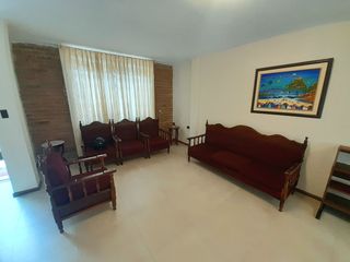 Foto 6 de EN VENTA, EN LA CIUDAD DE LOJA, DETRAS DEL SUPERMAXI, CASA CON PROYECCIÓN COMERCIAL DE 3 HABITACIONES