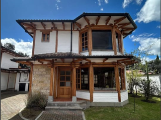 Foto 1 de Casa en renta en EXCLUSIVA URBANIZACIÓN de Los Chillos - Sangolqui
