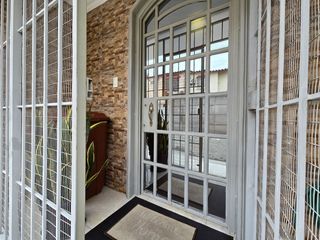 Foto 2 de Venta de Casa de 2 plantas, 3 dormitorios, REMODELADA - Villa España Etapa Barcelona