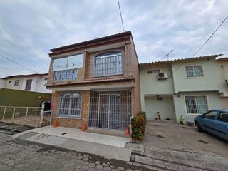 Foto 28 de Venta de Casa de 2 plantas, 3 dormitorios, REMODELADA - Villa España Etapa Barcelona