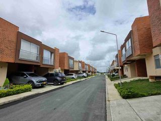 Foto 1 de Arriendo casa Conjunto Compostela