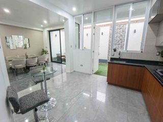 Foto 7 de Exclusiva Casa De 2 Pisos- En Alquiler - Los Olivos