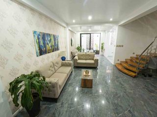 Foto 1 de Exclusiva Casa De 2 Pisos- En Alquiler - Los Olivos