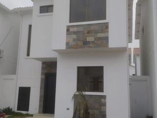 Foto 1 de Alquilo casa en Urbanizacion Ciudad del Valle