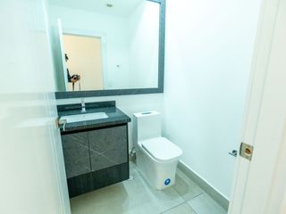 Foto 3 de Oficina en Arriendo – Sector Iñaquito – Edificio Moderno con Amenidades