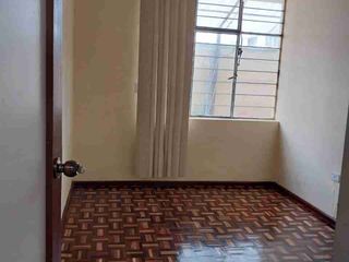 Foto 2 de Rento Departamento Espacioso con Chimenea y Parqueadero – Sector Av. del Maestro y Quitumbe – $340
