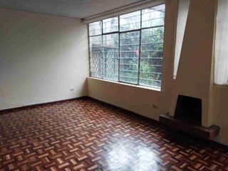 Foto 3 de Rento Departamento Espacioso con Chimenea y Parqueadero – Sector Av. del Maestro y Quitumbe – $340