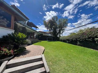 Foto 4 de Cumbaya Arriendo casa  calle principal  para negocio