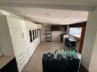 Foto 10 de Cumbaya Arriendo casa  calle principal  para negocio