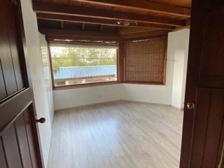 Foto 14 de Cumbaya Arriendo casa  calle principal  para negocio