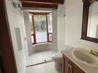 Foto 17 de Cumbaya Arriendo casa  calle principal  para negocio
